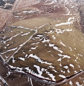 Camp Hill, Bailiehill, oblique aerial view, taken from the NNE, centred on a fort and settlement and on an enclosure and cultivation remains. Bailiehill farmstead and an 'enclosure' and cultivation remains are visible in the top left-hand corner of the photograph.