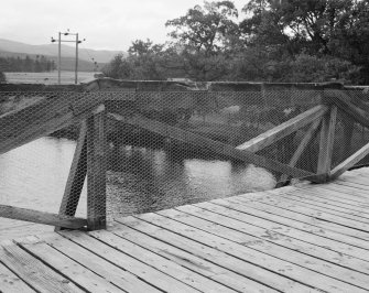 Garve Wooden Truss Road Bridge, parapet truss: upper angle joints & centre bracing (one arm missing).