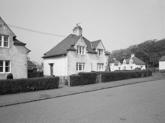 Inchinnan, Beardmore Cottages, view of specimen cottages.