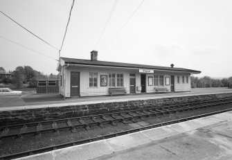 Dingwall Railway Station. Island platform from North