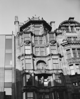 Glasgow. 'The Hat Rack', 142a - 144 St. Vincent Street. View of upper storeys.