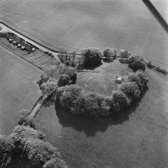 Oblique aerial view of Play Hill, Crichton, settlement.
