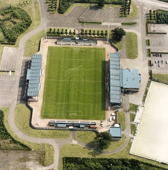 Oblique aerial view centred on the football ground, taken from the N.