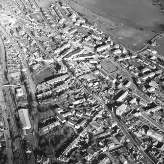 General oblique aerial view centred on the SE area of the town, taken from the WSW.