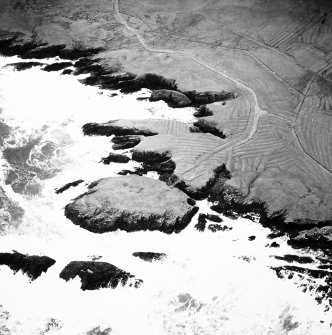 Oblique aerial view centred on the remains of the settlement with the remains of lazy beds adjacent, taken from the N.