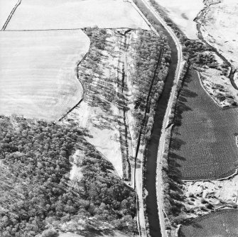 Aerial view of the Antonine Wall (c. 814 794) and Seabegs Wood fortlet, taken from the E.