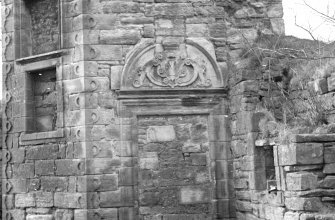 Detail of the buckle quoins and broken pedimented doorway.