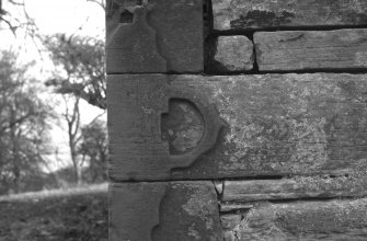 View of the buckle quoins.