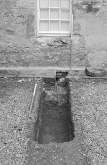 Kellie Castle Excavations
Black and white prints
Frame 6 - Kerb F807 overlying subsoil F811. From south.
