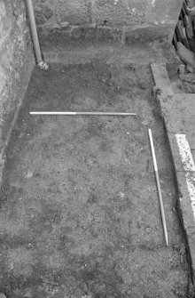 Falkland Palace Excavations
Frame 5 - Crushed shell bedding area adjacent to cross-house - from east
