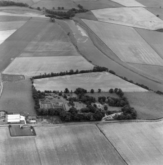 Oblique aerial view of the cropmarks at Springhill including a fort.