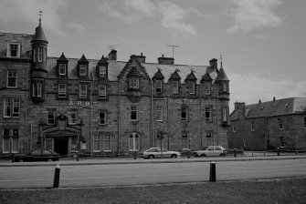Grant Arms Hotel, The Square, Badenoch and Strathspey, Highland