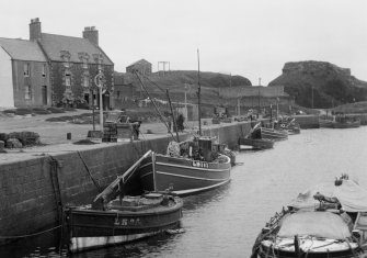 General view of Victoria Harbour, Dunbar.
