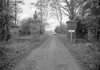 Charleton, east gates, Kilconquhar parish, Dumfries and Galloway