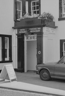 Smugglers Inn, High Street, doorpiece, east entrance, Anstruther Easter, Fife