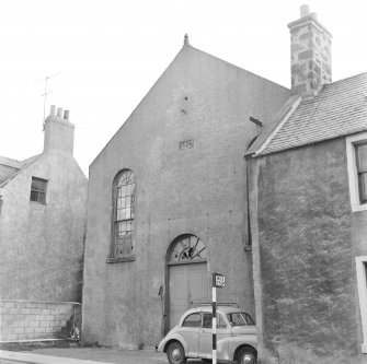 General view of entrance front of former Relief Church, 75 North Castle Street, Banff.