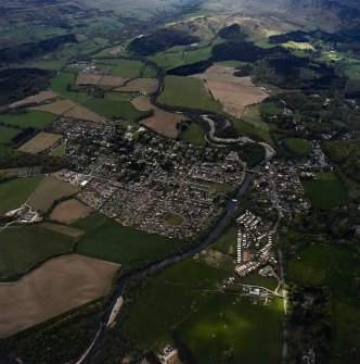 Oblique aerial view centred on the town and village with the military camp adjacent, taken from the NE.