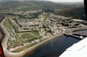 Oblique aerial view of the town of Ullapool, Ross-shire, looking N.