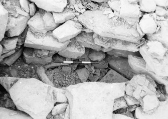 Excavation photograph ; trench R - detail of cells L1468 and 1581.

