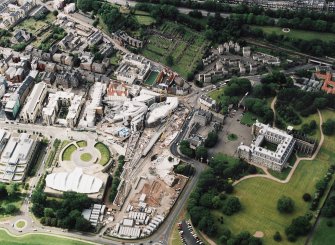 Oblique aerial view centred on the construction of the Scottish Parliament with the exhibition centre and palace adjacent, Edinburgh