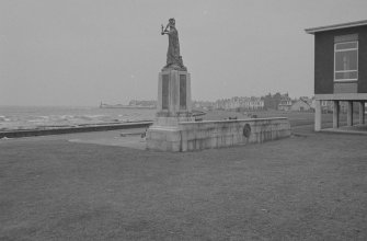 War Memorial. South Beach Esplanade