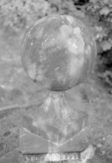Kirkconnel Lea : Garden Sculpture : Sundial, Caerlaverock