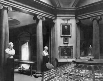 Glasgow, Old Hunterian Museum, 176 High Street, Interior.
General view of display.
