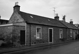 27 (left) & 25 (right) South College Street, Elgin