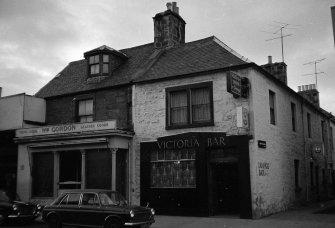 211 Victoria Bar (right) & 213 WM Gordon (left) High Street, Elgin Burgh