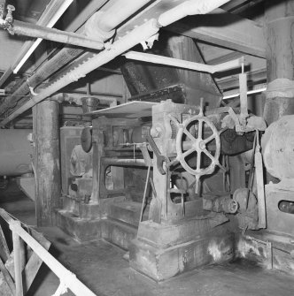 Kirkcaldy. Nairn's Linoleum works. Mixing and granulating machine (using hot and cold calender rollers)