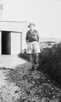 Excavation photograph: F T Wainwright at Dundarg.