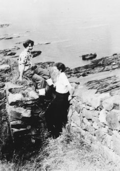 Excavation photograph: Jean and Marjorie, August 1950.