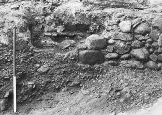 Excavation photograph : 602 and south facing section - area 6.