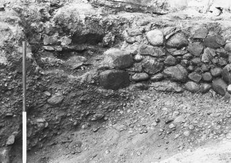Excavation photograph : 602 and south facing section - area 6.