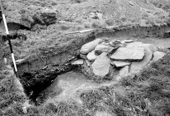 Excavation photograph : foundation - field angle.