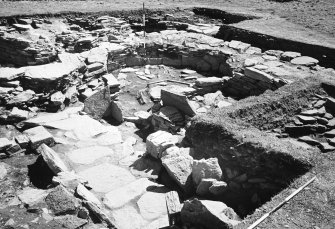Excavation photograph : external rampart wall and its associated cell, with entrance, cross passage on left.