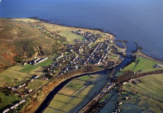 An oblique aerial view of Helmsdale, East Sutherland, looking SE.