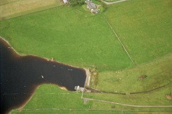 An oblique aerial view of the east shore of Loch Calder at Achavarn, Halkirk, Caithness, looking N.