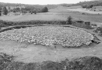 Excavation photograph : cairn cleaned to cobbled surface, from north.