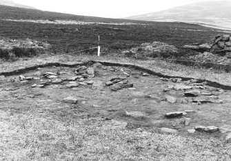 Excavation photograph : area 1 - f4001, Hut J (inaccurate description in photographic register)