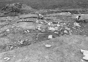 Excavation photograph : area 4 - f4041, entrance, Hut J, from NW.