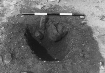 Excavation photograph : F8029 - post hole, half sectioned, from SE.