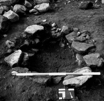 Excavation photograph : stone feature.