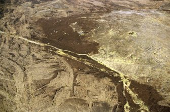 Oblique aerial view of settlement and field system between Achork and Cnoc-an-t-Sidhean, Rogart, Sutherland, looking NW.