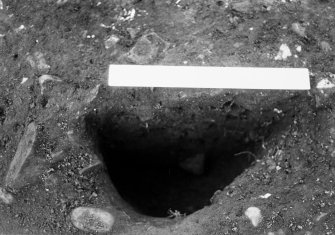 Excavation photograph : section across pit f634, from NE.