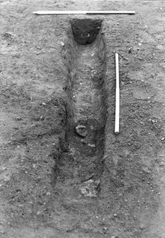 Excavation photograph : S end of slot f813, from S.