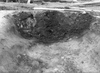 Excavation photograph : section across feature f816, adjacent to pit f166, from E.