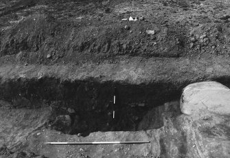 Excavation photograph : area 4K - f4010, N baulk of trench section, from S.