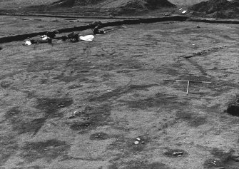 Excavation photograph : area 3/4A, f4000, enclosure, NE corner, from N.