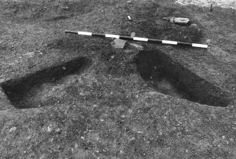Excavation photograph : area 4A - f4099/4100, 4011, close up of sections, from NE.
